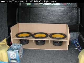 showyoursound.nl - De beukbus van Audio-system - flying dutch - SyS_2006_12_15_16_20_2.jpg - ja hier is hij dat nu nog verder afbouwen dat moet in de auto zelf gebeuren anders is de kist niet meer te tillen